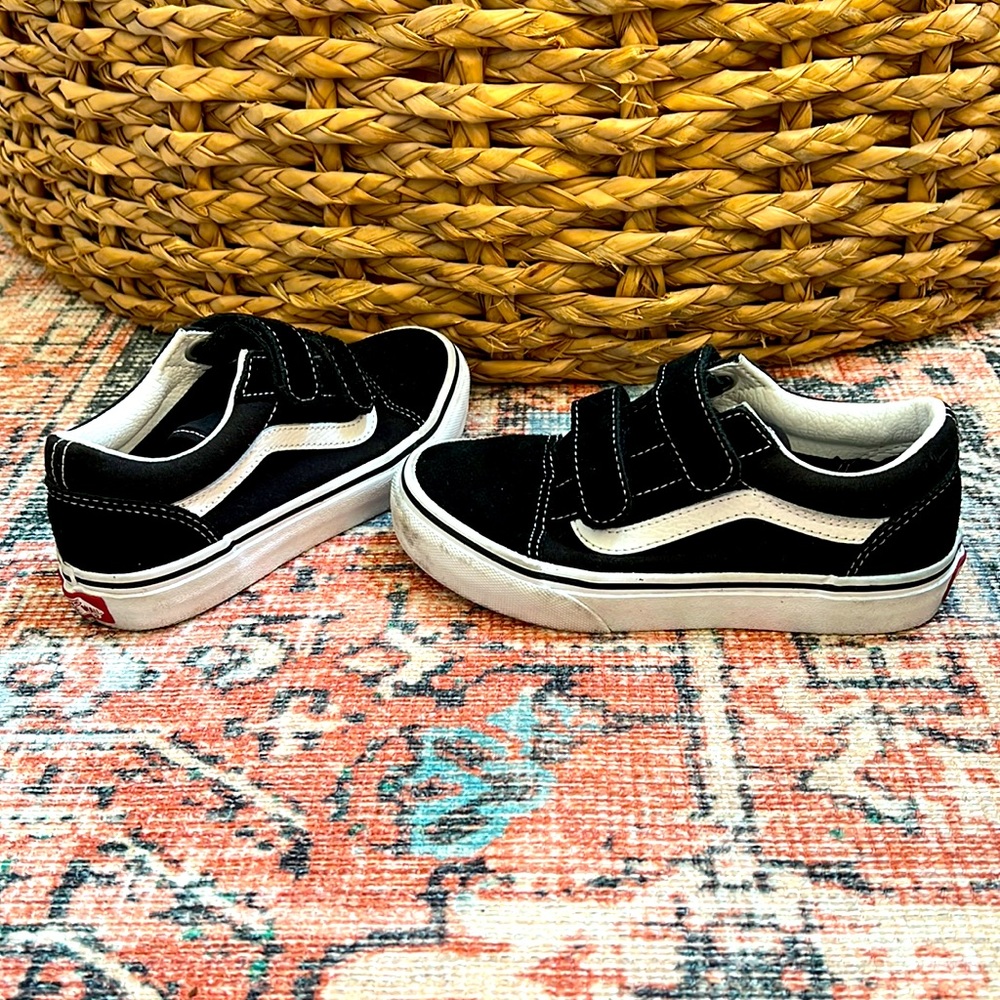 Vans Kids Old Skool Vans Kids size 1 black and white Velcro classics